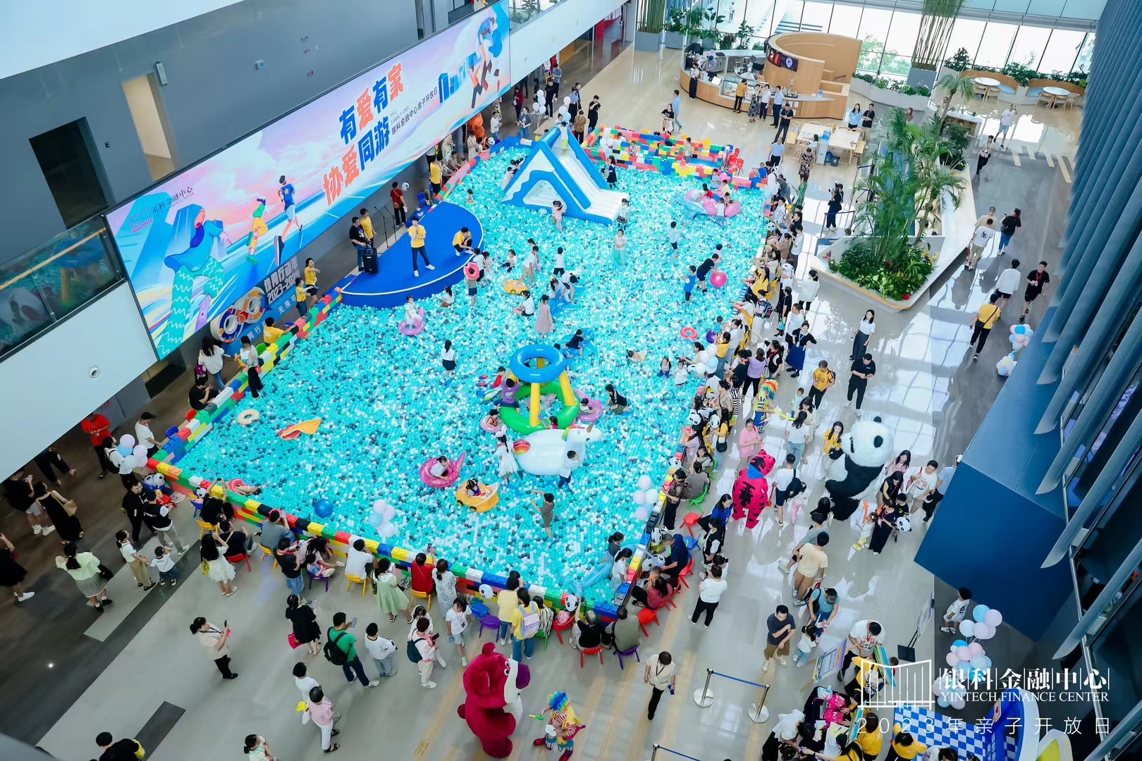 开云体育官网-包含上海久事训练开放日，清晨手感冰凉引欢呼，意大利杯在即，临场指挥获称赞的词条-开云体育官网