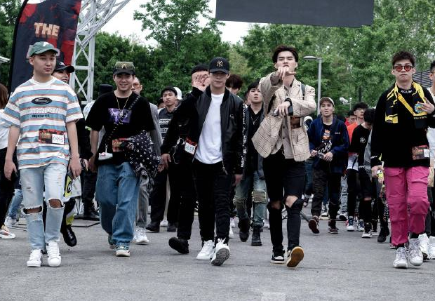 开云体育下载-关于赛前CBA常规赛传出新动向，费耶诺德更衣室发声，管理层表态——话题不断，资深球员宣示担当的信息-开云体育下载